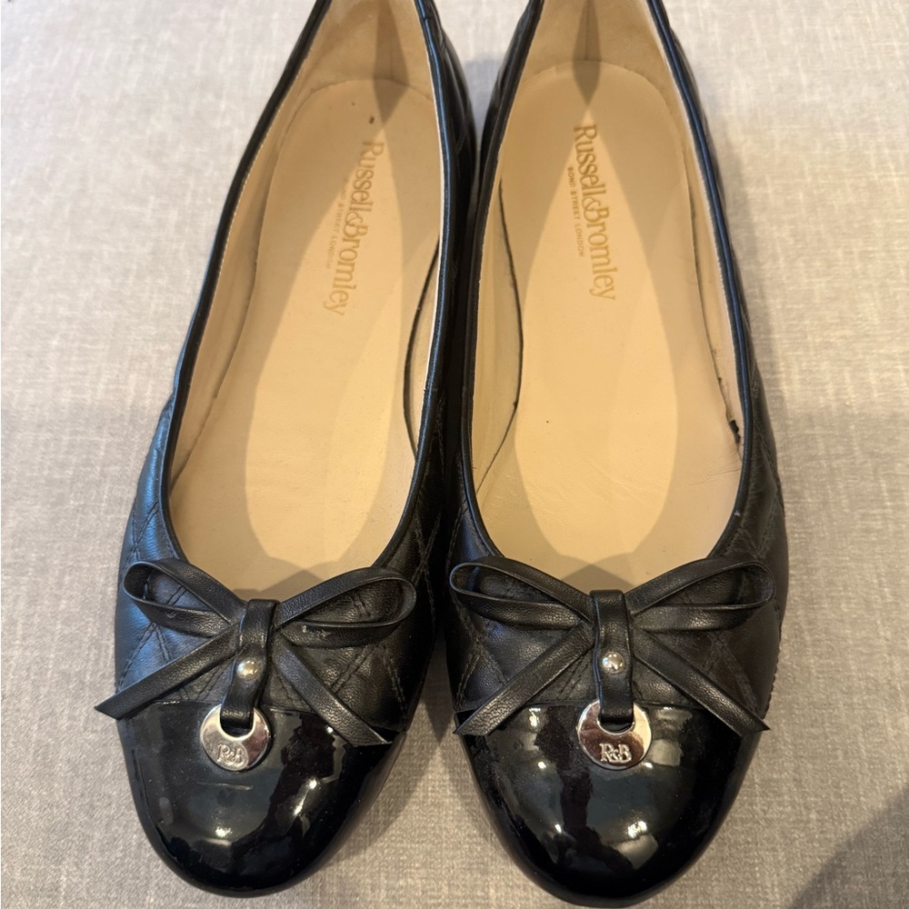 Russell and Bromley Black Bow Ballet Flats Size 10, new without tags